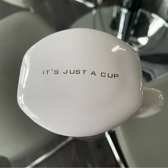 Cup with Lid - Picture 4 of 7